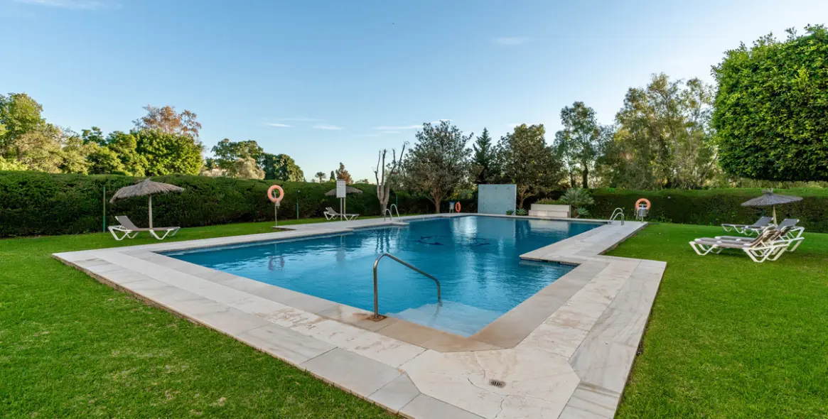 Sale of middle floor apartment in Guadalmina Alta 18