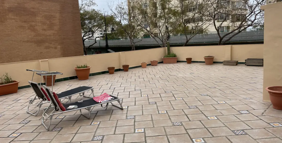 Sale of middle floor apartment in Fuengirola 2