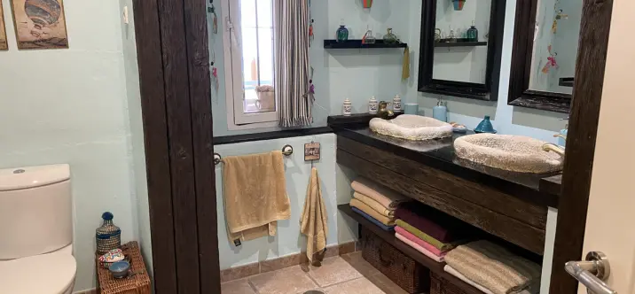 Sale of middle floor apartment in Fuengirola 2