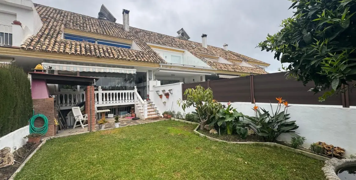 Sale of townhouse in Atalaya 2