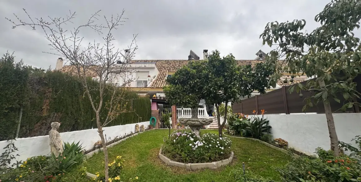 Sale of townhouse in Atalaya 25