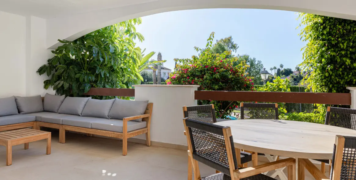 Sale of middle floor apartment in Nueva Andalucía 1