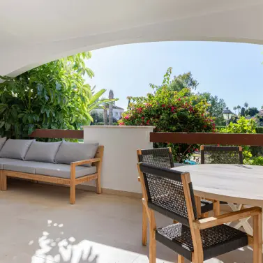 Sale of middle floor apartment in Nueva Andalucía