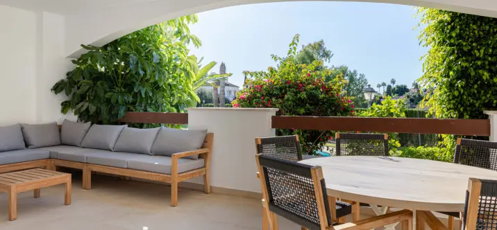 Sale of middle floor apartment in Nueva Andalucía 0