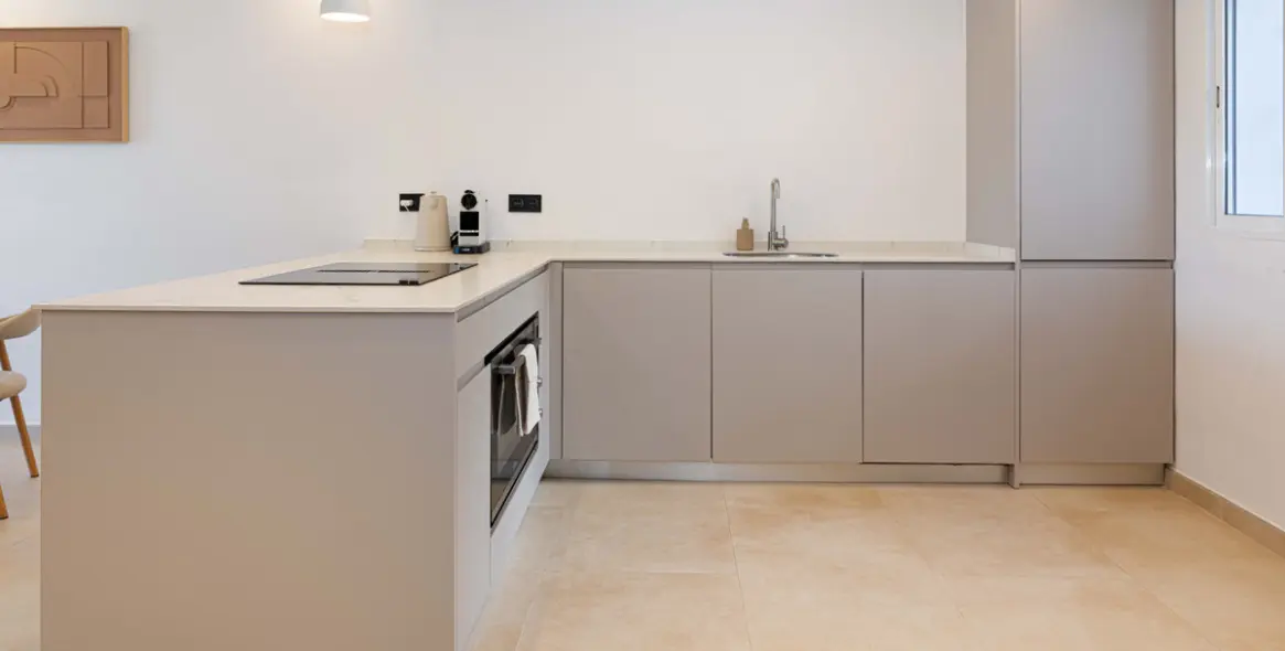 Sale of middle floor apartment in Nueva Andalucía 2
