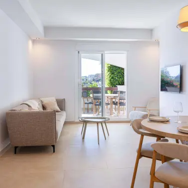 Sale of middle floor apartment in Nueva Andalucía