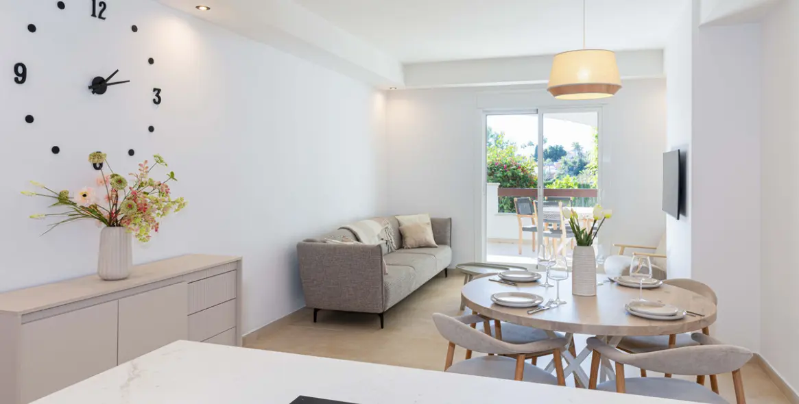 Sale of middle floor apartment in Nueva Andalucía 17