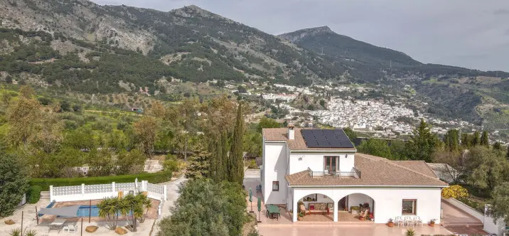 Продажа  отдельно стоящей виллы в Casarabonela 0