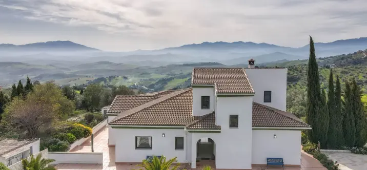 Продажа  отдельно стоящей виллы в Casarabonela 1