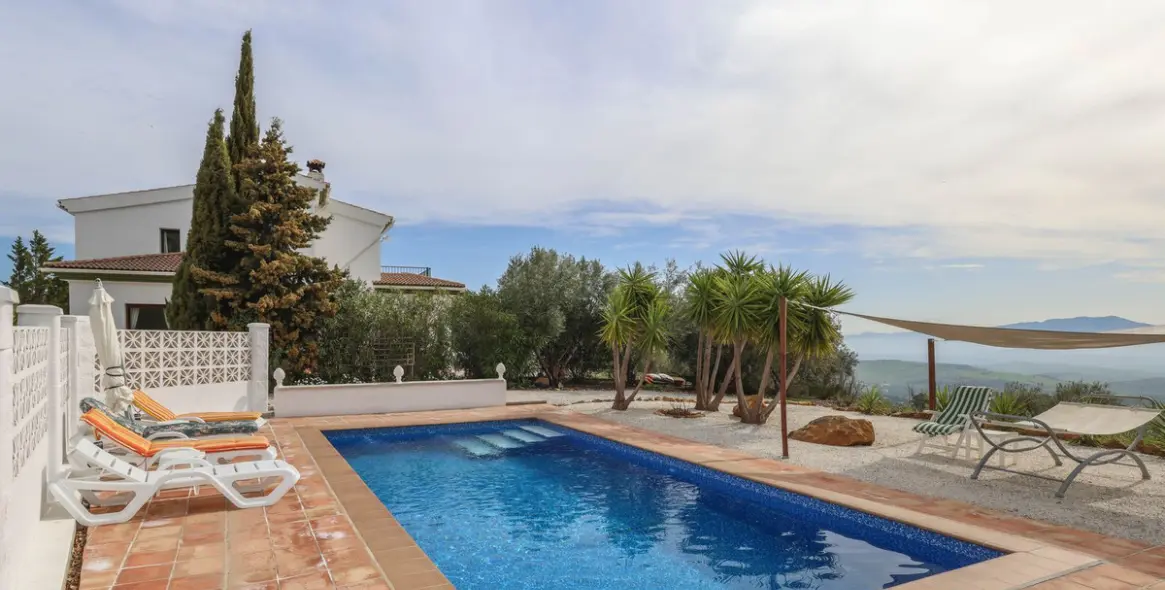 Продажа  отдельно стоящей виллы в Casarabonela 3