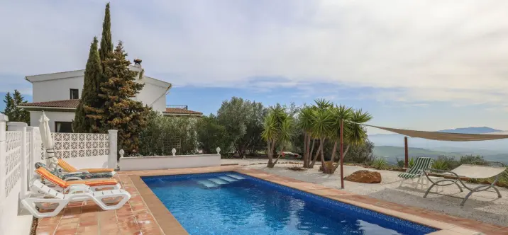 Продажа  отдельно стоящей виллы в Casarabonela 2