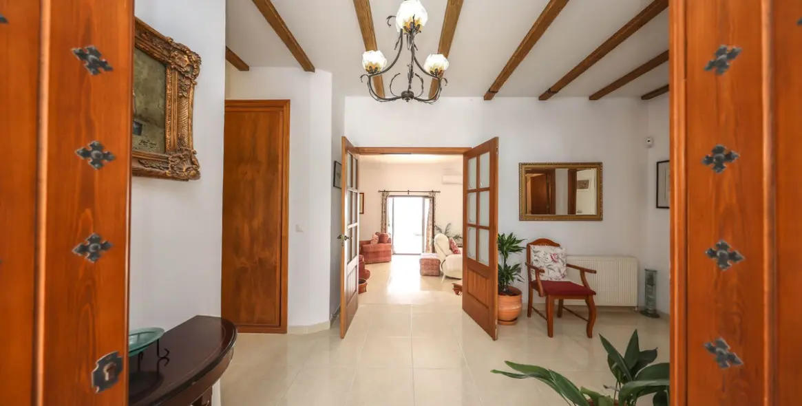 Продажа  отдельно стоящей виллы в Casarabonela 6