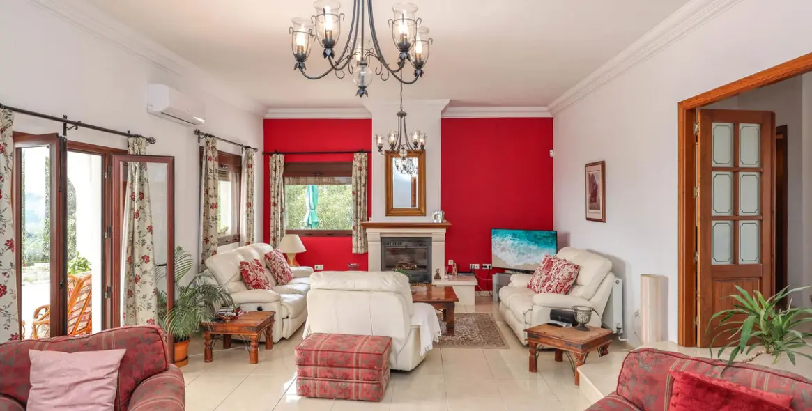 Продажа  отдельно стоящей виллы в Casarabonela 8