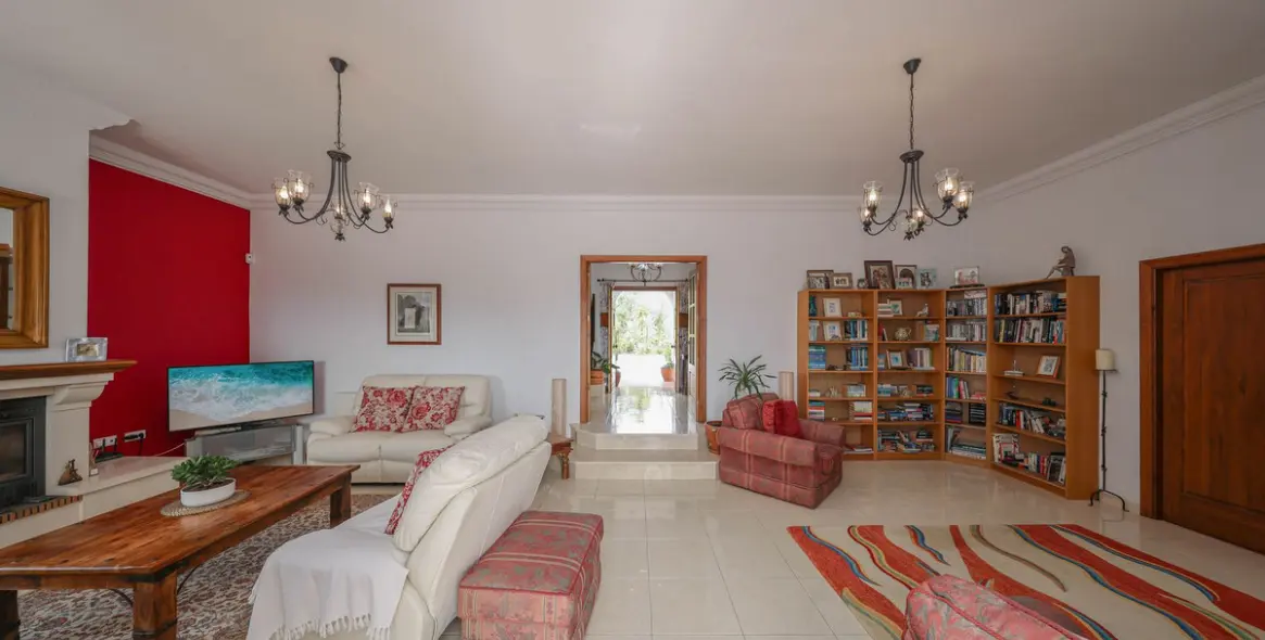 Продажа  отдельно стоящей виллы в Casarabonela 9