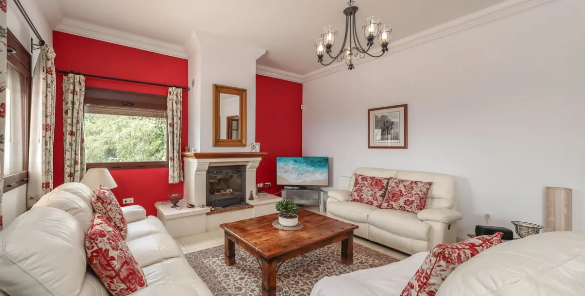 Продажа  отдельно стоящей виллы в Casarabonela 10