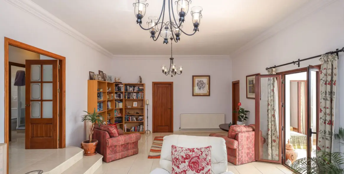 Продажа  отдельно стоящей виллы в Casarabonela 12