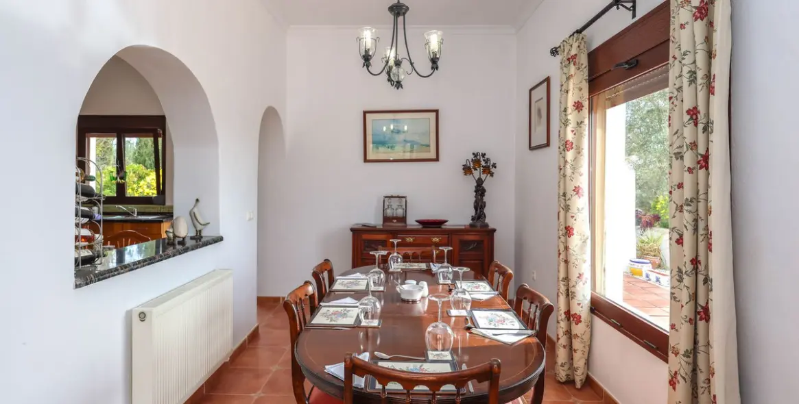 Продажа  отдельно стоящей виллы в Casarabonela 13