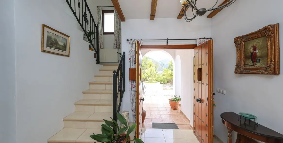 Продажа  отдельно стоящей виллы в Casarabonela 22