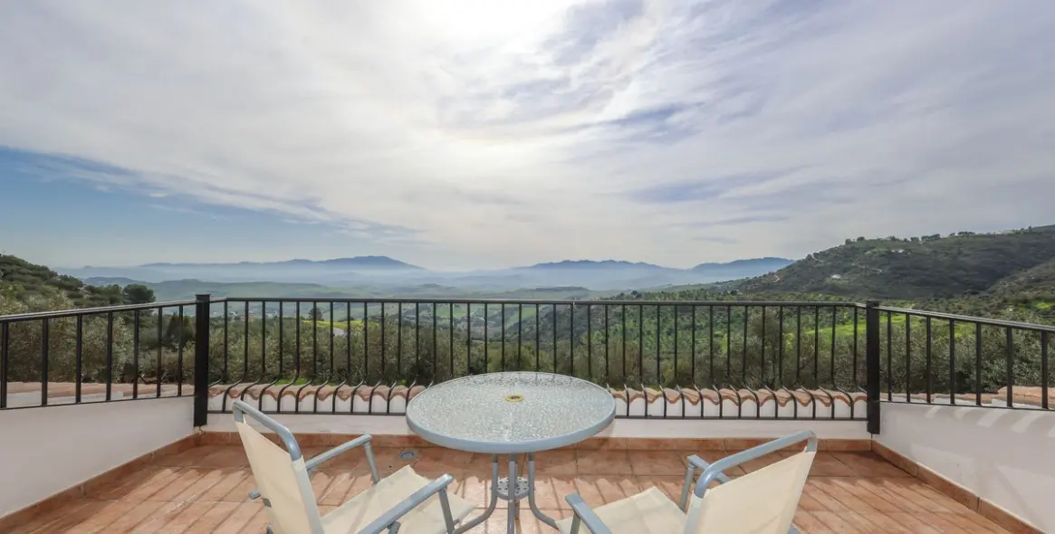 Продажа  отдельно стоящей виллы в Casarabonela 25