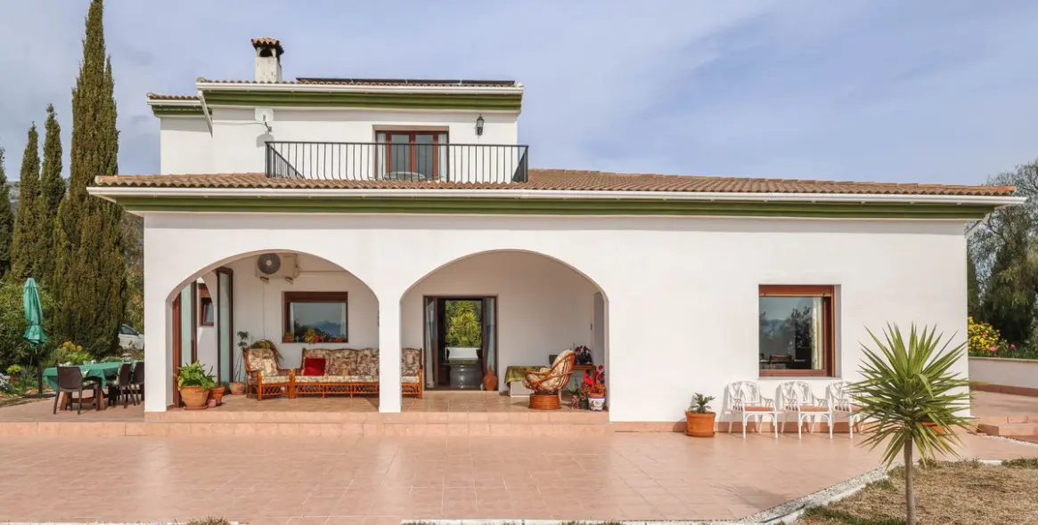 Продажа  отдельно стоящей виллы в Casarabonela 32