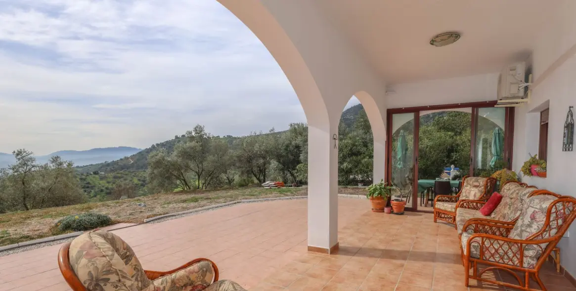 Продажа  отдельно стоящей виллы в Casarabonela 33