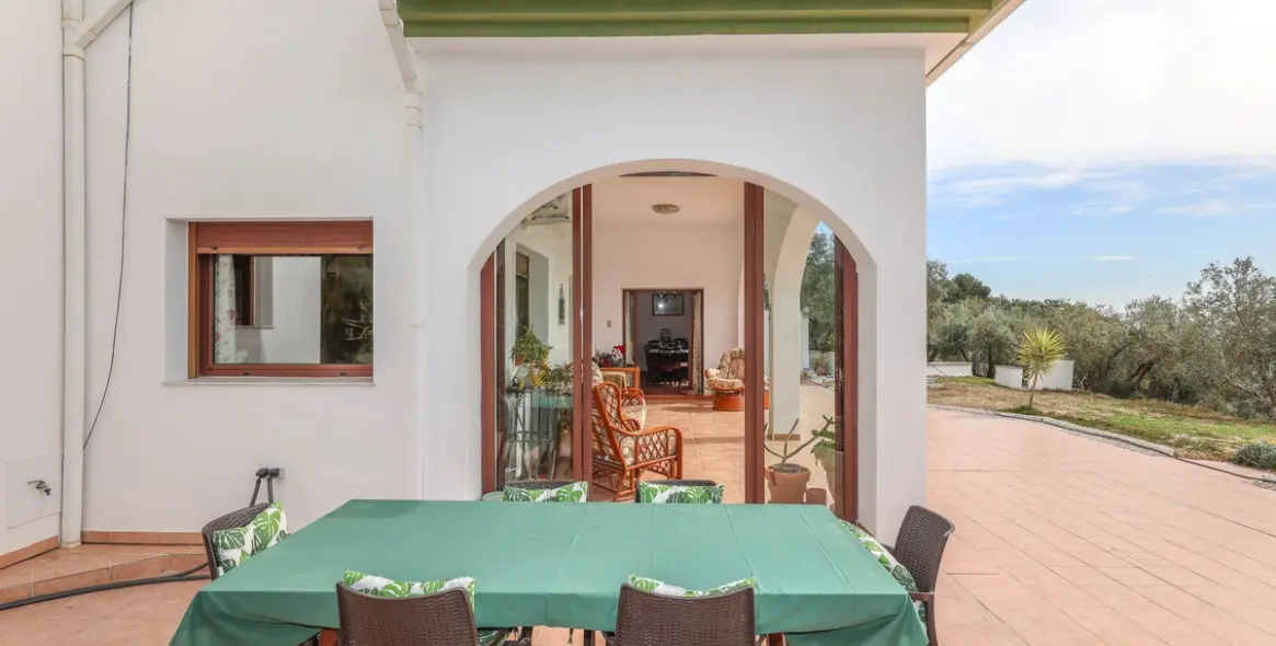 Продажа  отдельно стоящей виллы в Casarabonela 34