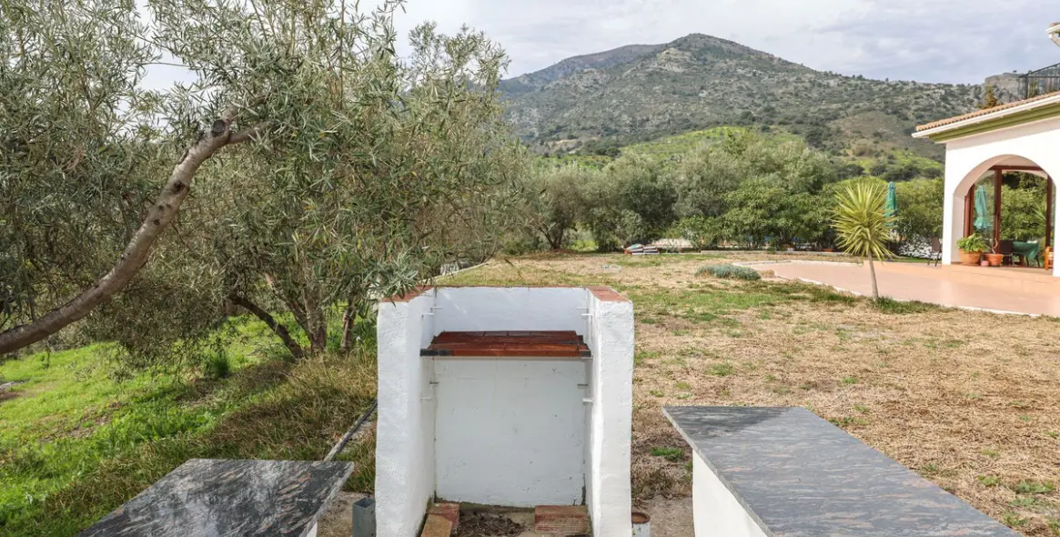 Продажа  отдельно стоящей виллы в Casarabonela 35