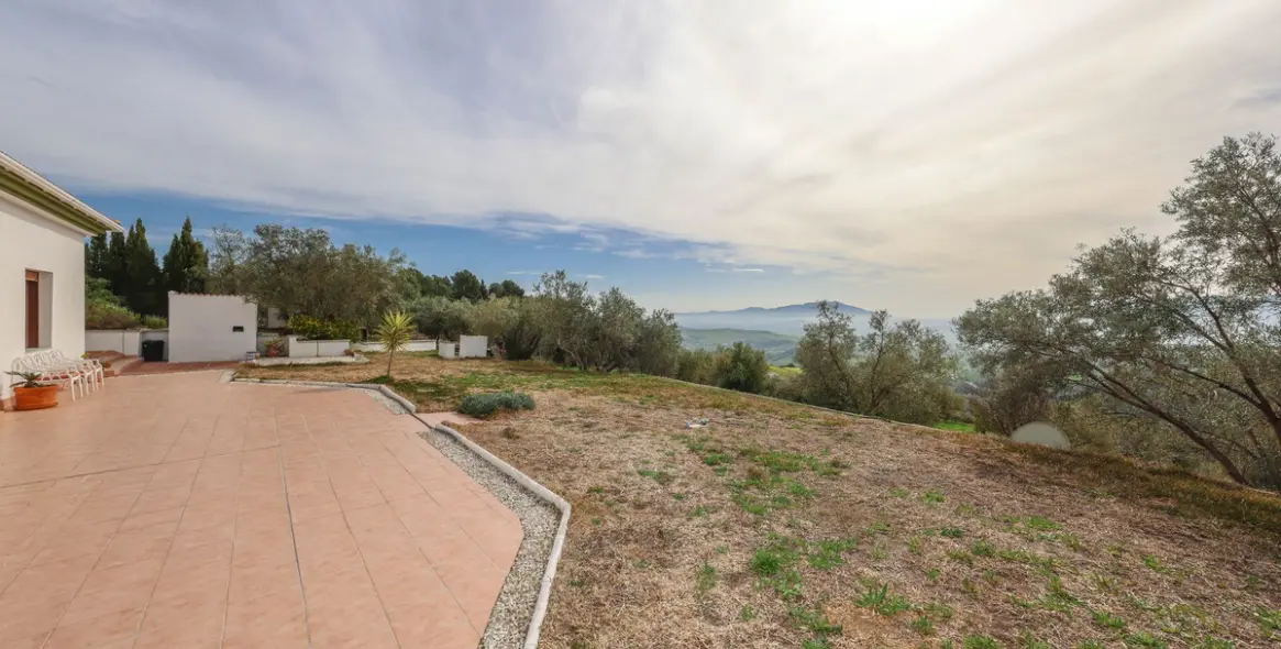 Продажа  отдельно стоящей виллы в Casarabonela 36