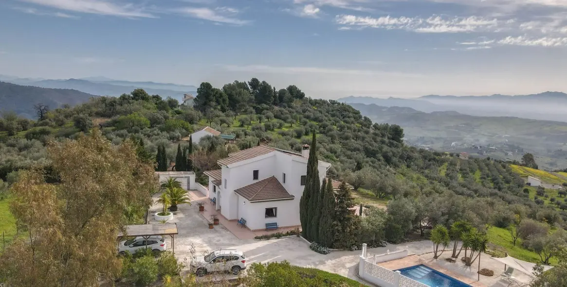 Продажа  отдельно стоящей виллы в Casarabonela 40