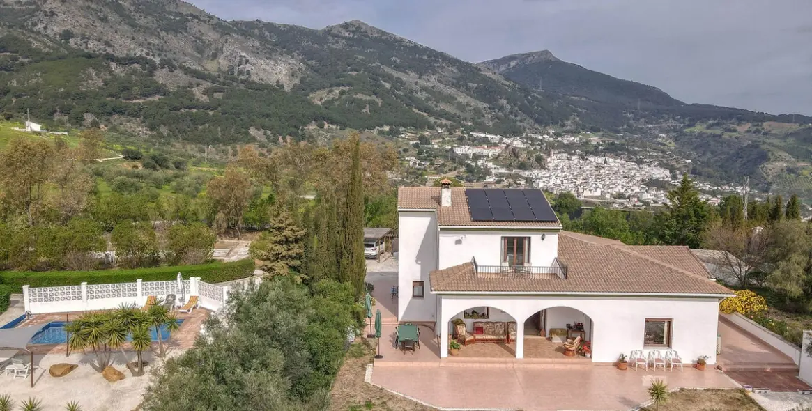 Продажа  отдельно стоящей виллы в Casarabonela 42