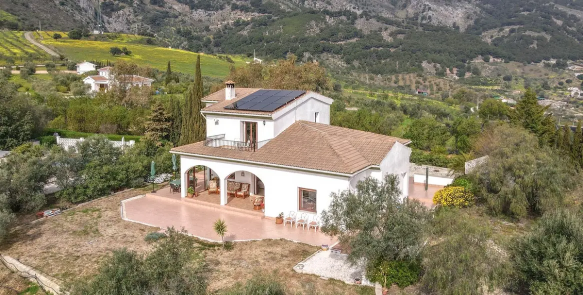 Продажа  отдельно стоящей виллы в Casarabonela 43