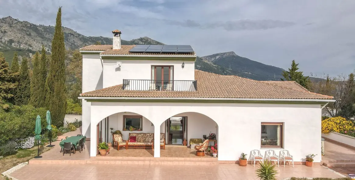 Продажа  отдельно стоящей виллы в Casarabonela 44