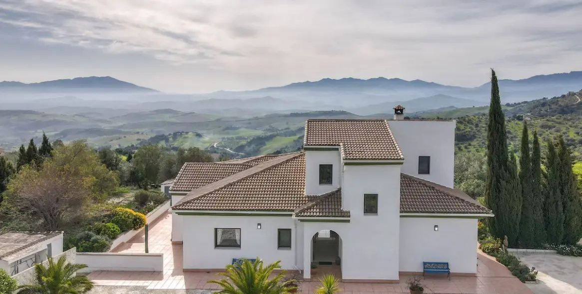 Sale of detached villa in Casarabonela 1