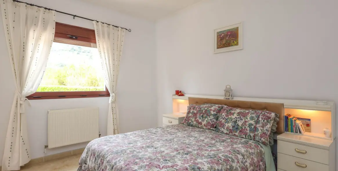 Sale of detached villa in Casarabonela 19