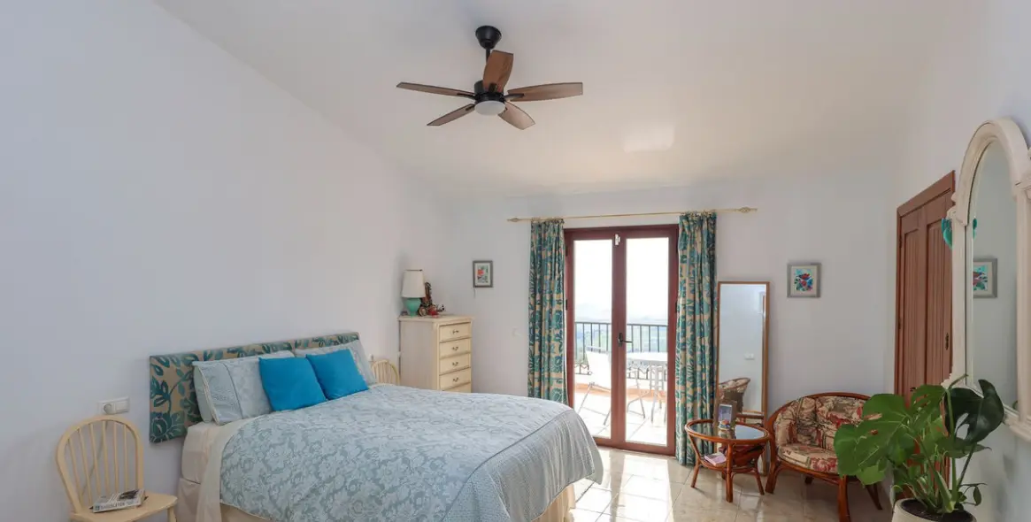 Sale of detached villa in Casarabonela 24