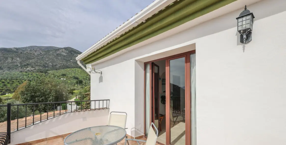 Sale of detached villa in Casarabonela 27