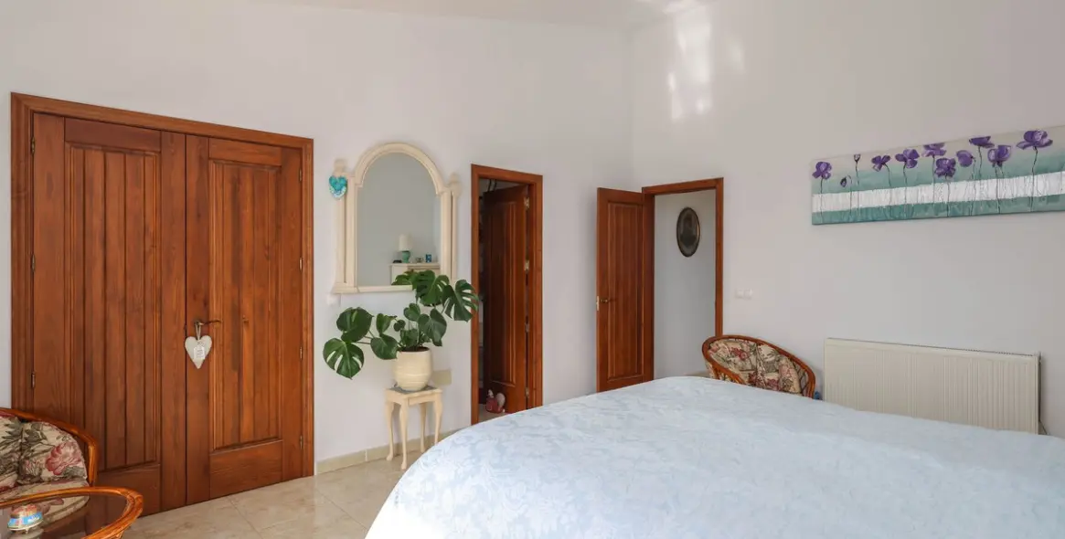 Sale of detached villa in Casarabonela 28