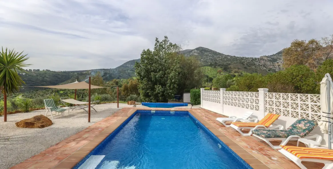 Sale of detached villa in Casarabonela 38