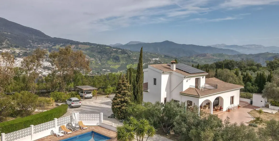 Sale of detached villa in Casarabonela 41