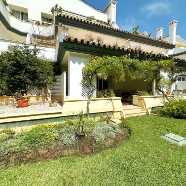 Venta de apartamento en planta baja en Estepona