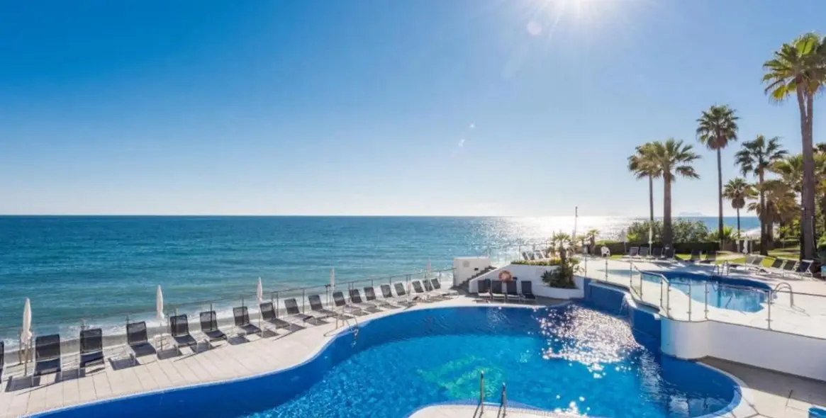 Продажа апартаментов на первом этаже в Estepona 2