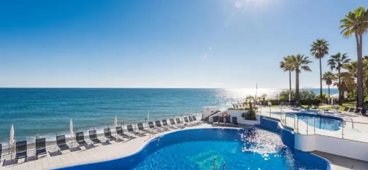 Venta de apartamento en planta baja en Estepona 1