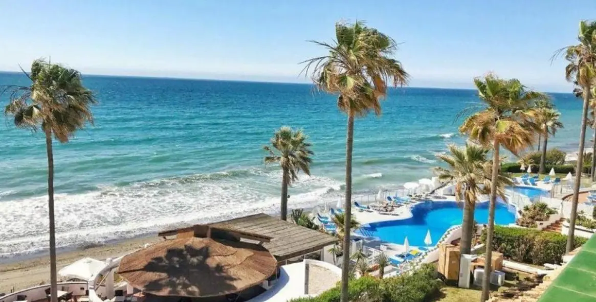 Продажа апартаментов на первом этаже в Estepona 4