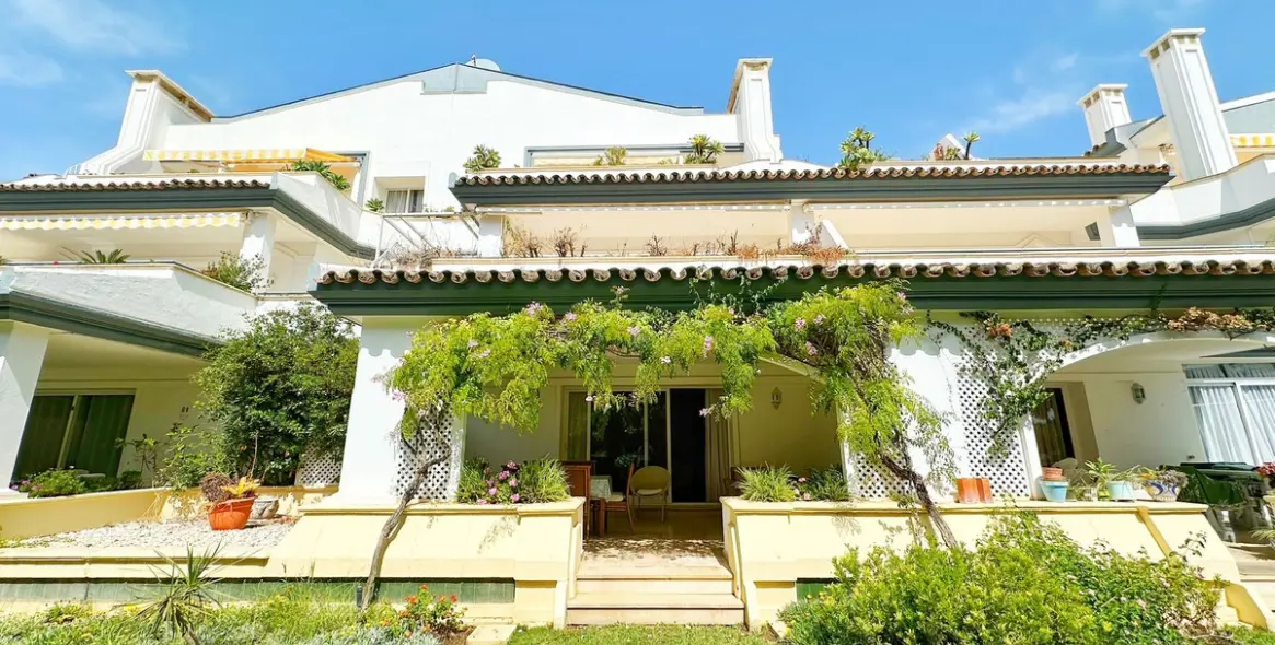 Продажа апартаментов на первом этаже в Estepona 8