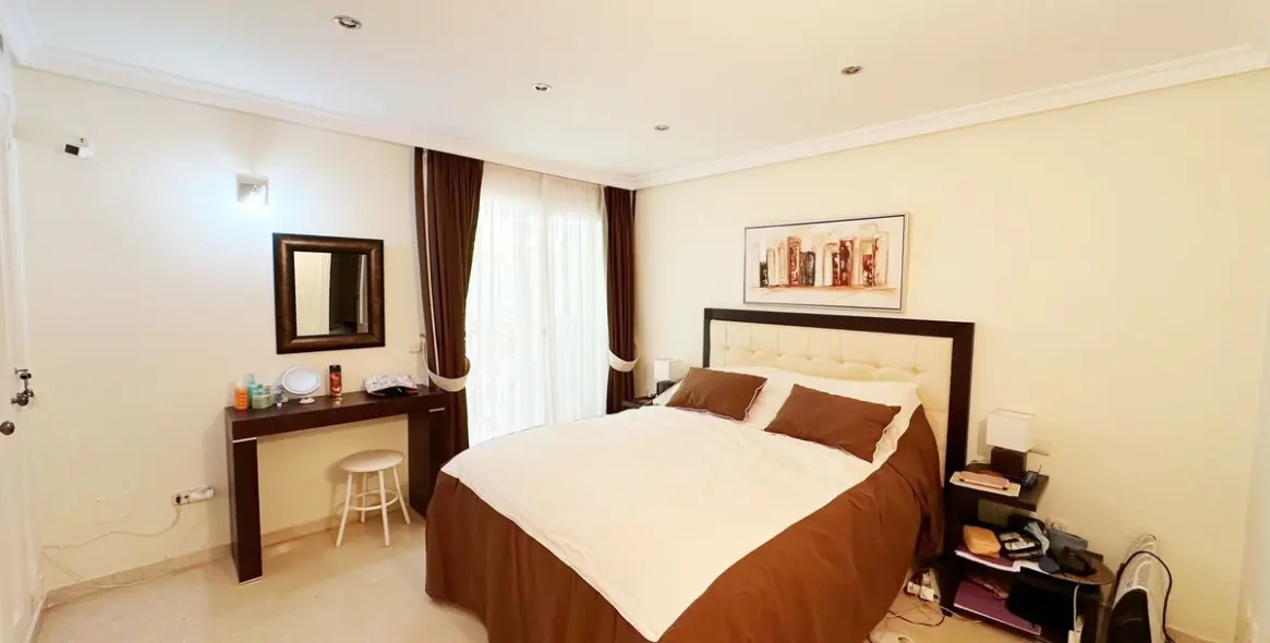 Продажа апартаментов на первом этаже в Estepona 18