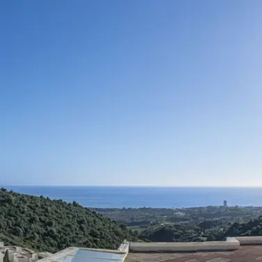 Sale of middle floor apartment in Marbella