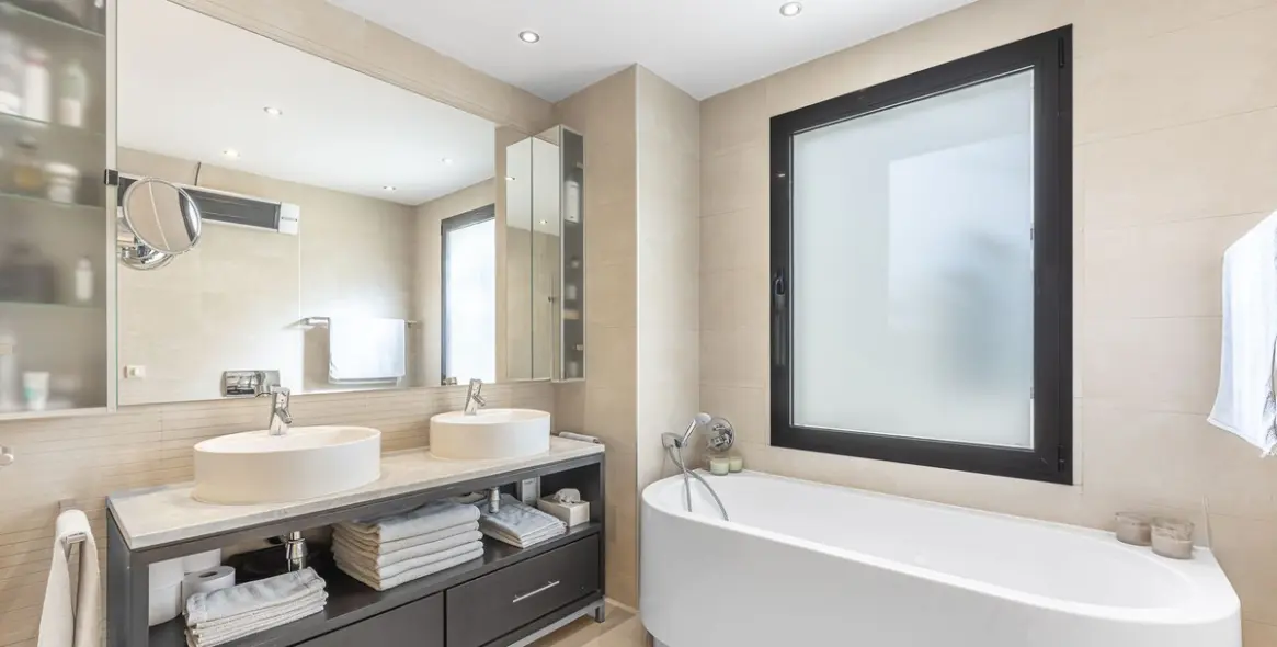 Sale of middle floor apartment in Marbella 8