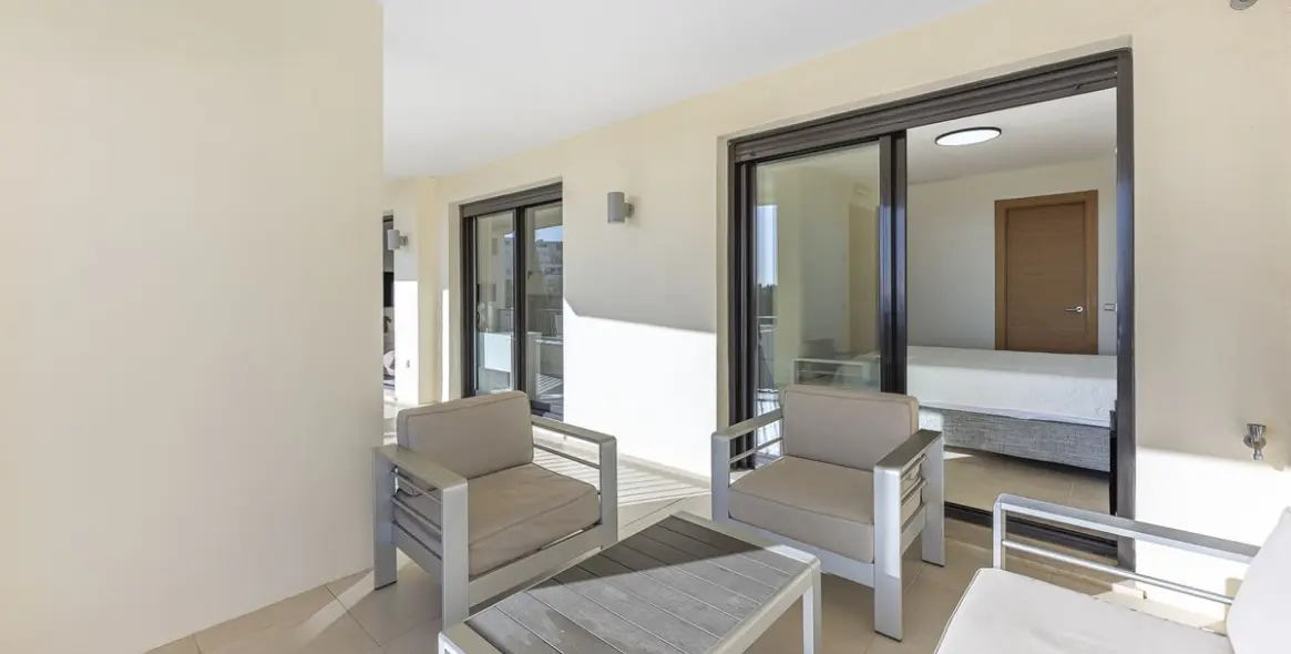 Venta de apartamento en planta media en Marbella 25