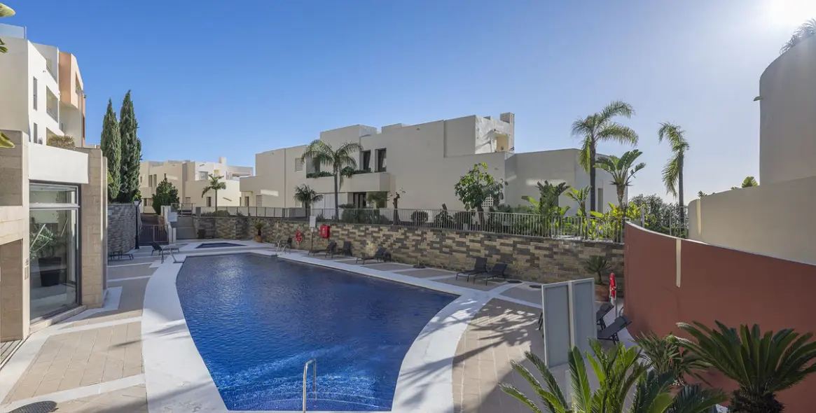 Venta de apartamento en planta media en Marbella 28