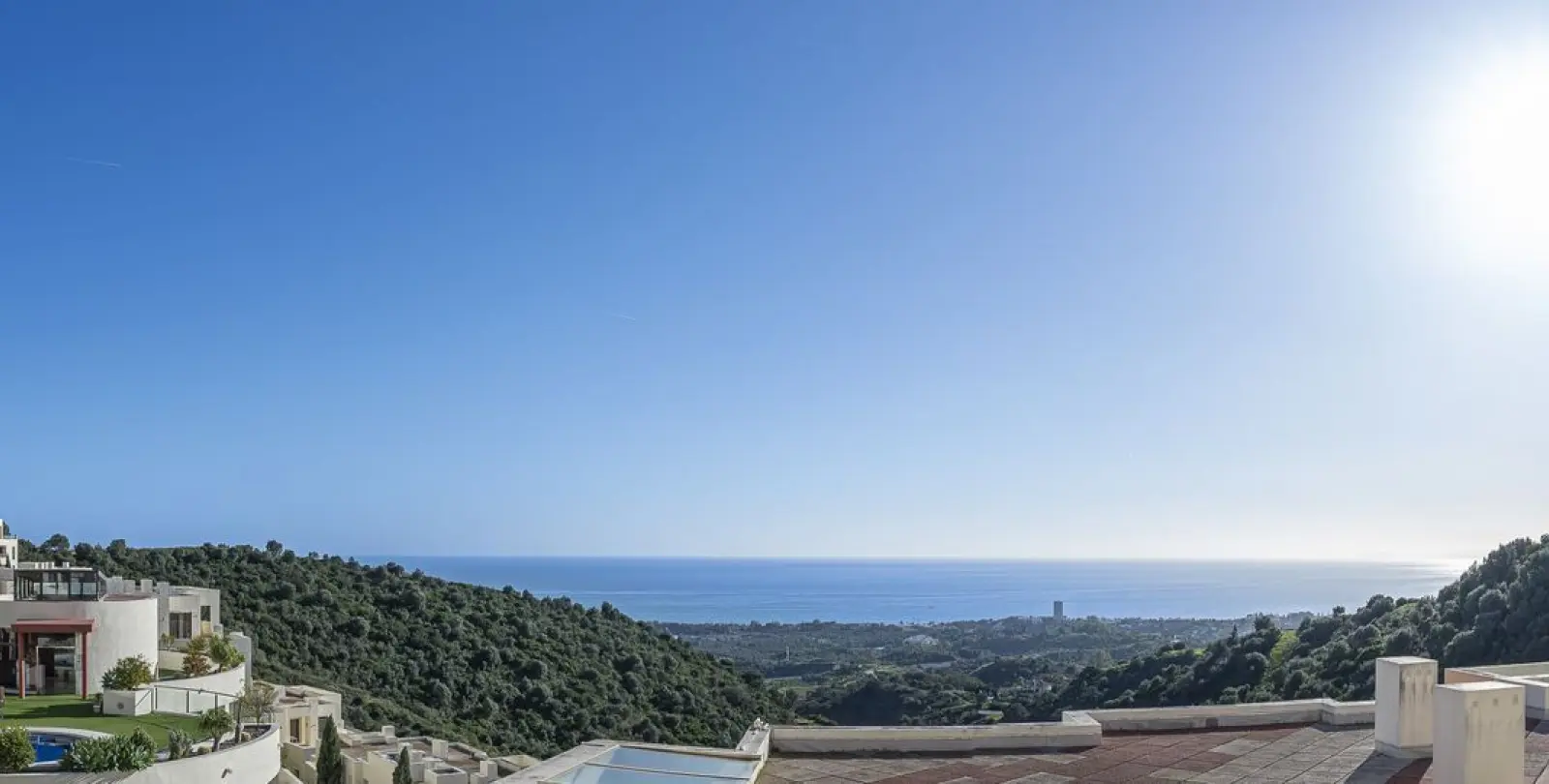 Sale of middle floor apartment in Altos de los Monteros 1